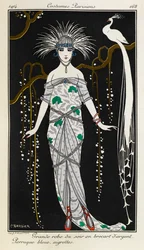 Stor aftenkjole av sølvbrokade. Costumes Parisiens nr. 73. Blå parykk, aigretter. De avbildede kvinnene har på seg aftenkjoler av sølvbrokade, røde tøfler og en blå parykk med sølvhodepryd; i bakgrunnen er en hvit påfugl på en tregren.