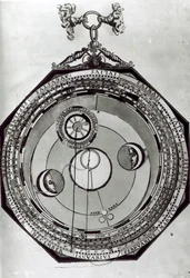 En Volvelle, som muligens viser månens sykluser, etter en illustrasjon fra Astronomicon Caesareum av Petrus Apianus, 1540