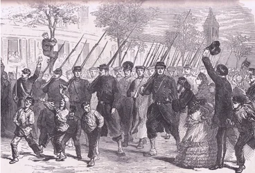 Ankomst til Paris av prøyssiske fanger etter slaget før Bagneun, Cassells History of the War between France and Germany utgitt av Cassell and Company Limited, ca. 1890 (litho)