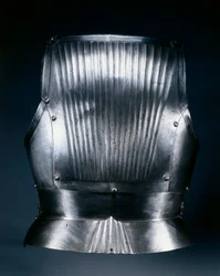 Bakplate i Maximilian-stil, ca. 1510-30 (stål med messingnagler)