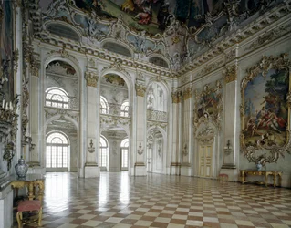 Barokkkunst: utsikt over Grand Salon. 1600-tallspalasset Nymphenburg, München, Tyskland