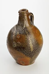 Kölnflaske dekorert med et grotesk ansikt, ca. 1600-50 (saltglasert steintøy)