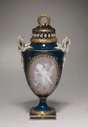 Dekket vase, laget av Meissen Porselensfabrikk, Tyskland, 1881