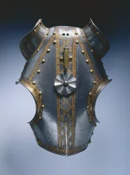 Demi-chanfron, Augsburg, ca. 1550 (etset og forgylt stål med lær)