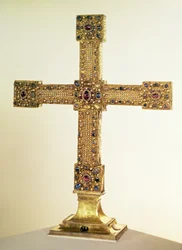 Imperial Cross of the Holy Roman Empire laget av eik dekket med plater av gull og dekorert med perler og edelstener, vesttysk, 1024-25 (eik, gull, edelstener og perler)