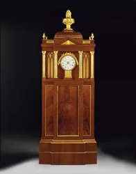 Musikalsk orgelklokke, sent på 1700-tallet (ormolu og messingmontert mahogni)