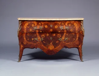En av et par intarsia- og parkettbord, ca. 1765 (lakkert messingmontert kingwood, amaranth, tulipwood & bois satine) (se også 463023)
