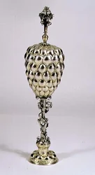 Ananasformet kopp og deksel, Nürnberg, ca. 1620 (forgylt sølv)