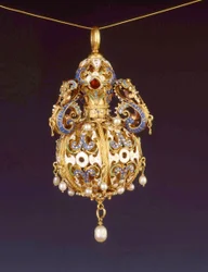 Pomander, ca. 1600 (gull og cloisonne-emalje)