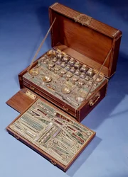 Reisekirurgi og apoteksett. 1640. Augsburg. Dekorativ kunst, Paris.