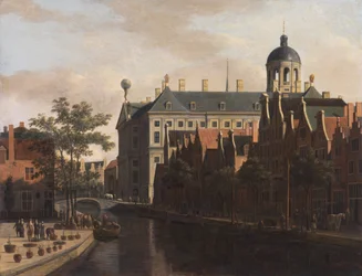Amsterdam, blomstermarkedet sett fra rådhuset Nieuwezijds Voorburgwal med blomster- og tremarkedet i Amsterdam