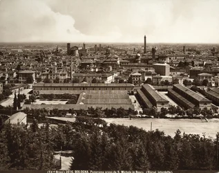 Panorama over byen Bologna: utsikt fra San Michele i Bosco.