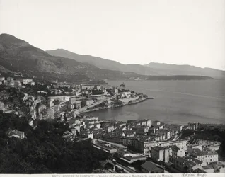 Utsikt over Condamine og Montecarlo, to befolkede byer med utsikt over havet. Bildet er tatt fra Monaco