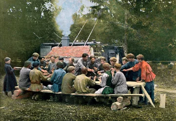 Arbeiderkantine i en landsby, Russland, ca 1890