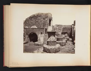 Ruinene av et bakeri i Pompeii Casa di fornai Pompei (tittel på objekt)