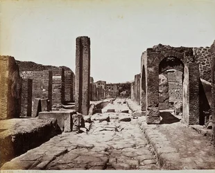 Strukturelle ruiner langs Strada di Stabia, ved det arkeologiske stedet Pompeii
