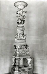 Kandelaber designet av Piranesi på grunnlag av romerske antikke stykker for hans egen grav (marmor)