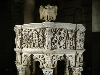 Oversikt over den øvre delen av stolen realisert av Giovanni Pisano (1248-1314) (Detalj av relieffer av marmorprekestolen) 1302-1311 Cathedrale de Pisa (Duomo di Pisa), Italia