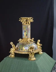 Base av St. Bertin-korset, fra Abbaye Saint-Bertin, ca. 1180 (forgylt bronse og champleve-emalje) (se også 204570, 232625 og 232839)