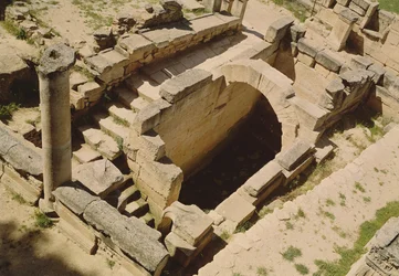 Luftfoto av nymphaeum, restaurert av romerne ca. 20 f.Kr