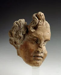 Magna Graecia (Stor Hellas): Hodefragment; fra Monte Antenna (Roma); 5.-4. århundre f.Kr.; Roma, Museum of Villa Giulia - Art of Great Greece: hodefragment fra Monte Antenna (Lazio) 5.-4. århundre f.Kr. Museet for Villa Giulia Roma