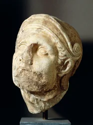Krigershode av Skopas (340-420 f.Kr.) fra forsiden av Athena Alea-tempelet i Tegea, 4. århundre f.Kr.