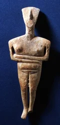 Kykladisk figur, Naxos, ca. 3000–2000 f.Kr. (marmor)