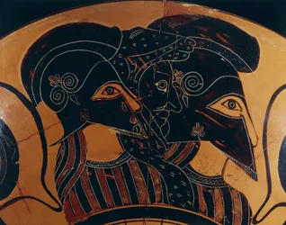 Detalj av gresk vase med svart figur som viser tre krigere med hjelmer