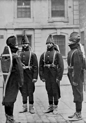 Gunners of A batteri of the Royal Canadian Artillery utstyrt for vintertjeneste, 1896.