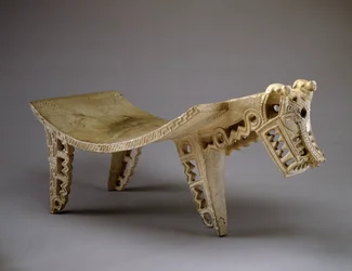 Seremoniell slipestein med Jaguar-hode, Nordvestlige Costa Rica, sen periode IV - tidlig periode V, 300-700 (vulkansk stein)