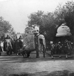 En Punjabi-prinsesse i en elefantprosesjon, Delhi, India, 1900-tallet.