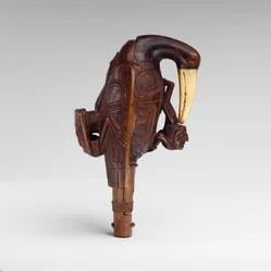 Raven Rattle, ca. 1840 (tre og elfenben)