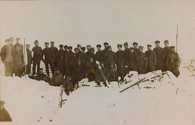 Første verdenskrig: Ukraina i årene 1914-1916 under den tyske hærens invasjon. Gruppe soldater