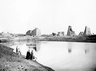 Sacred Lake og tempelruiner, Karnak, Nubia, Egypt, 1887
