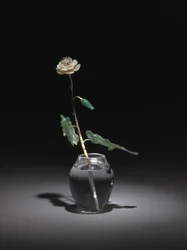 White Flower, firma av Peter Carl Fabergé