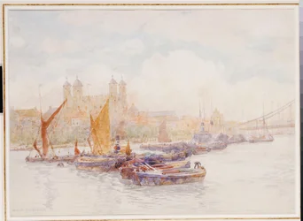 Tower of London fra Themsen med shipping i forgrunnen