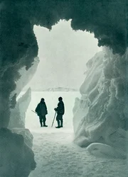 En isgrotte - Teltøy i avstand Kaptein Scott og Wright, c1911, 1913