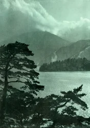 Nærmer seg storm på Lake Motosu, 1910.