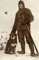 C. H. Meares og Osman, hundenes leder, 28. august 1911, 1913