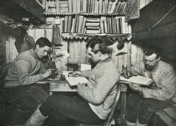 Debenham, Gran og Taylor i deres avlukke, 18. mai 1911, 1913