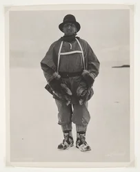 Løytt. Bowers under Terra Nova-ekspedisjonen (1910-13) til Sydpolen (bromidtrykk)