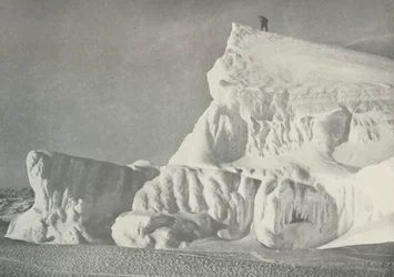 På toppen av et isfjell, c1911, 1913