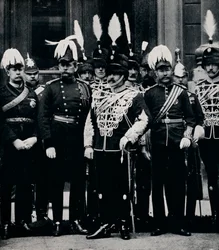 Den fremtidige kong Edward VII og offiserer i Queens Own Oxfordshire Hussars, 1897 1911