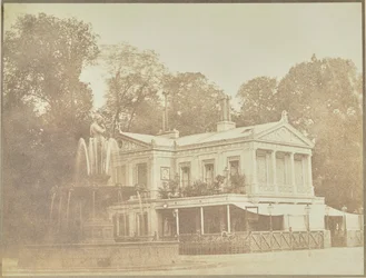 [Venusfontene av Francisque-Joseph Duret og Café des Ambassadeurs]