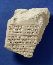 Fragment av kileskrift fra Boghazkoy, hettittisk, ca. 1300-tallet f.Kr. (leire)