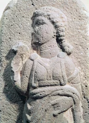 Relieff som viser en hettittisk kvinne i tradisjonell drakt, fra Syria, ca. 1300-1200 f.Kr.