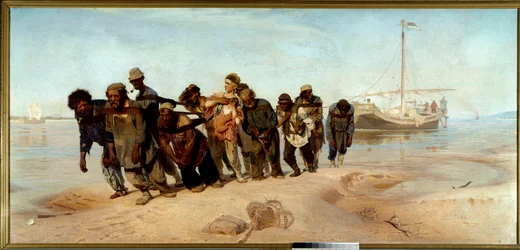 Båtfolkene på Volga. En gruppe menn trekker en båt opp fra vannet i Russland - maleri av Ilia (Ilya) Repine (1844-1930)