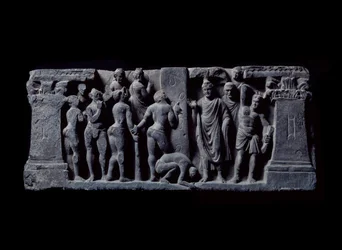 Art of Gandhara (eller gresk-buddhisme): "" Devadatta-bueskyttere angriper Gautama"" (bueskyttere fra Devatta angriper Gautama Buddha) Relieff av Gandhara-skolen - 2. til 4. århundre - Indian Museum, Calcutta India