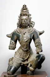 Garuda, fra Mandla Fort, Madhya Pradesh, 1200 AD (svart stein)