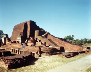 Utsikt over hovedtempelet på Site III, 320-350